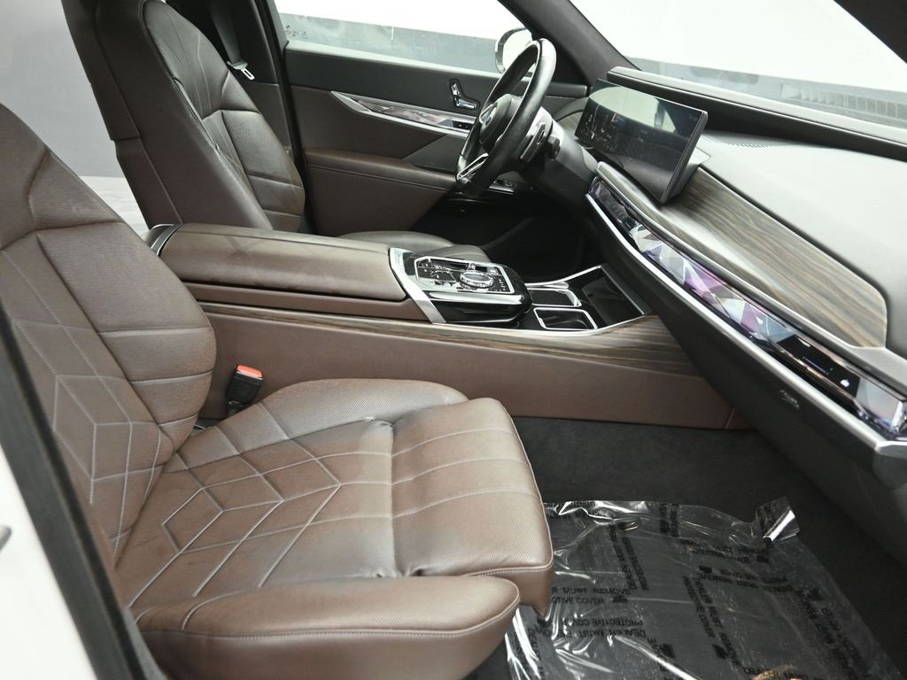 2023 BMW 760I - Image 28