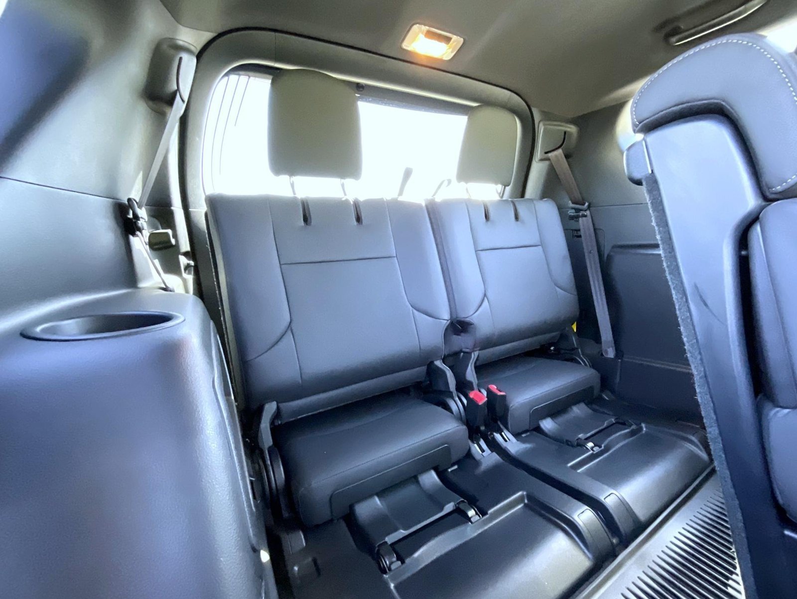 Used 2021 White Lexus 460 image 20