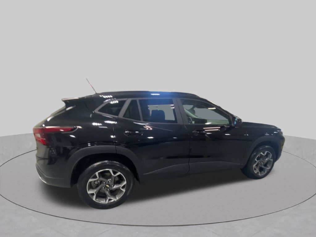 2024 Chevrolet Trax LT - Photo 11
