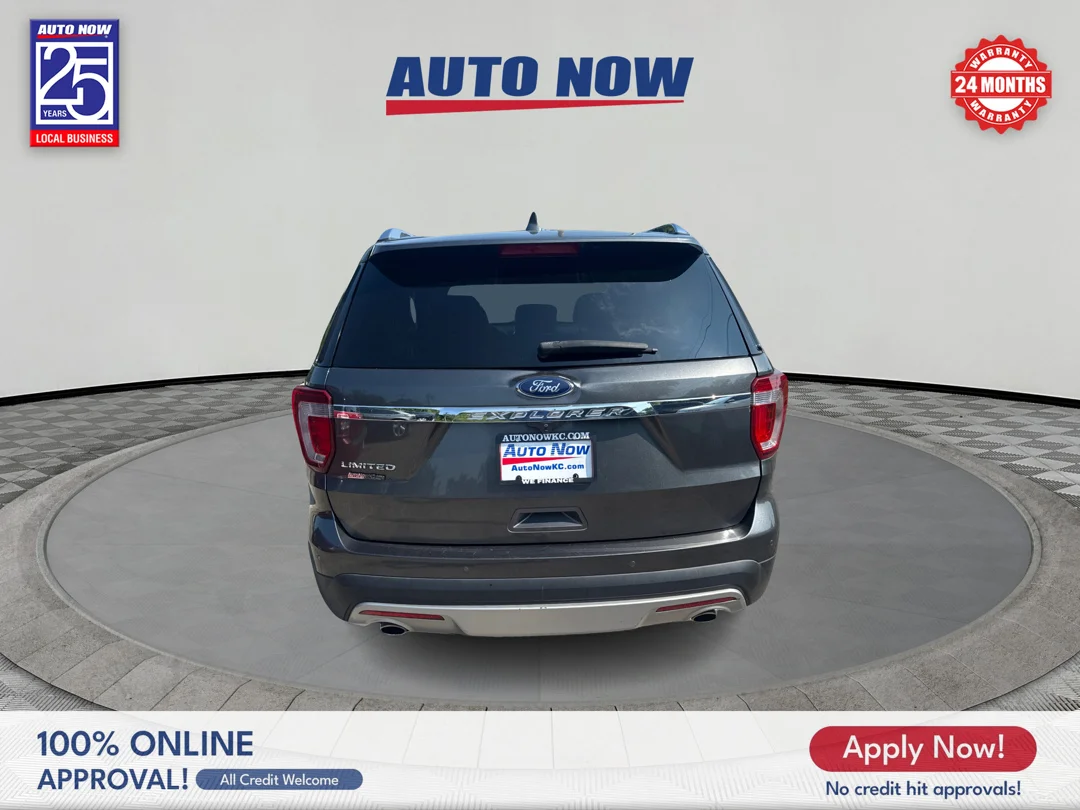 Used 2016 Gray Ford Limited image 8