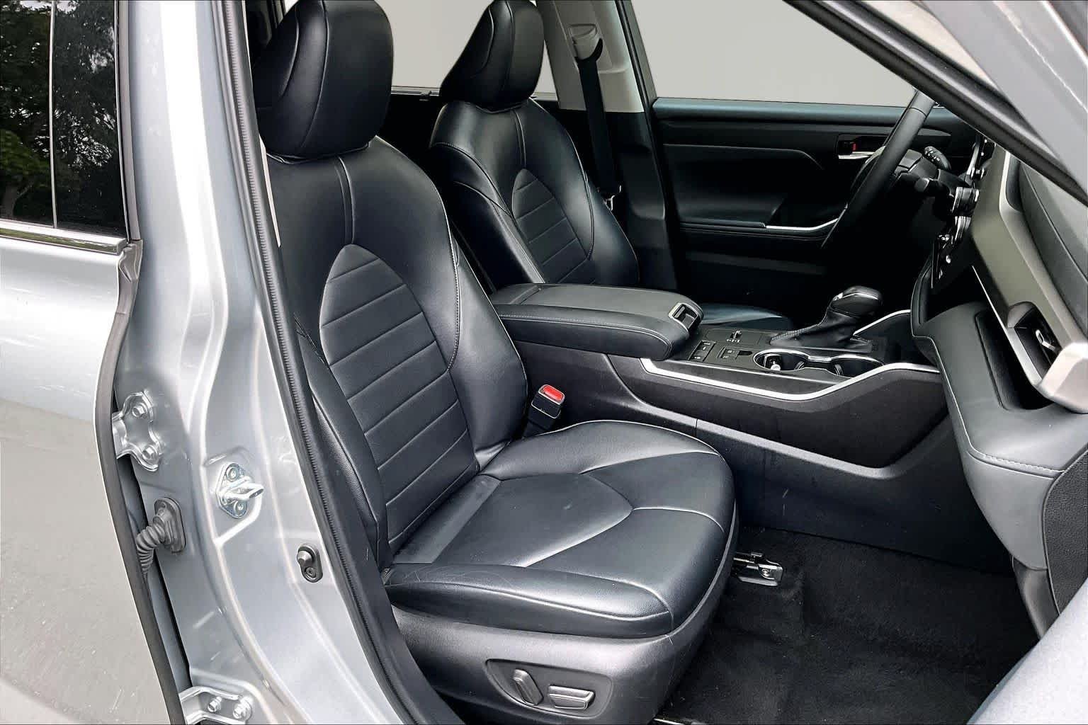 Used 2022 Celestial Silver Metallic Toyota XLE image 9