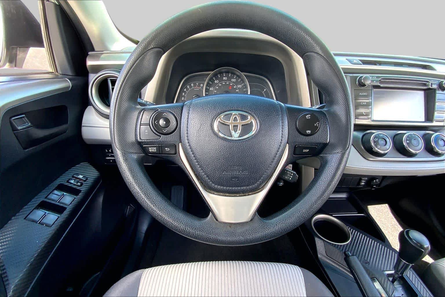 Used 2015 Classic Silver Metallic Toyota LE image 6