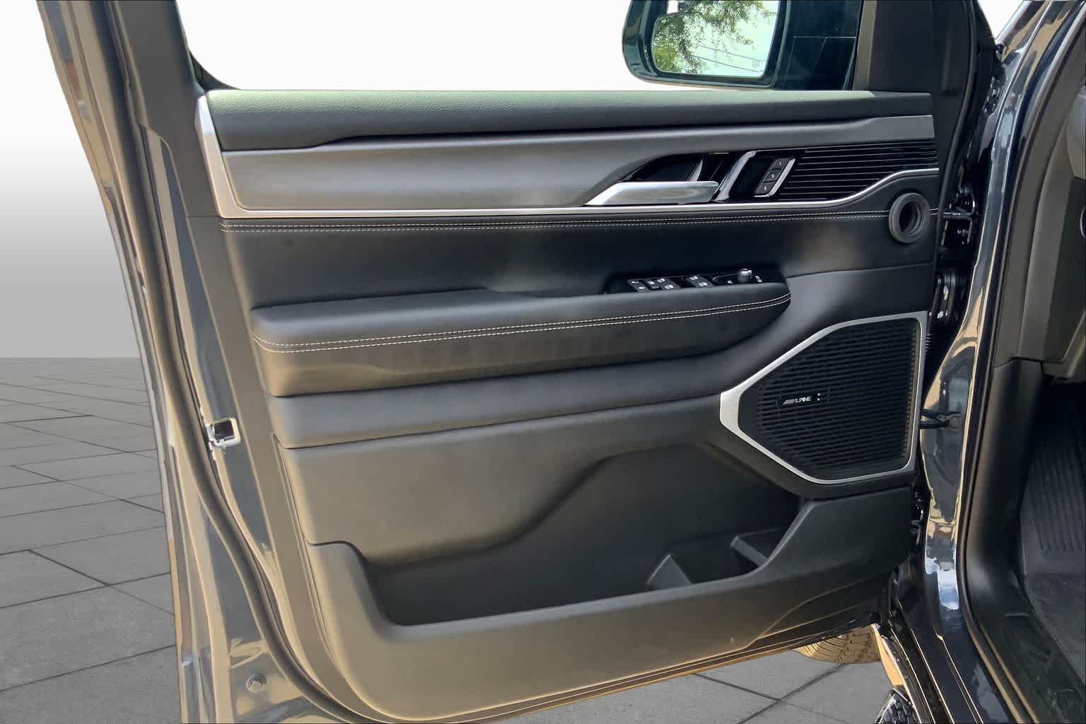 2025 Jeep Wagoneer Series I - Photo 10