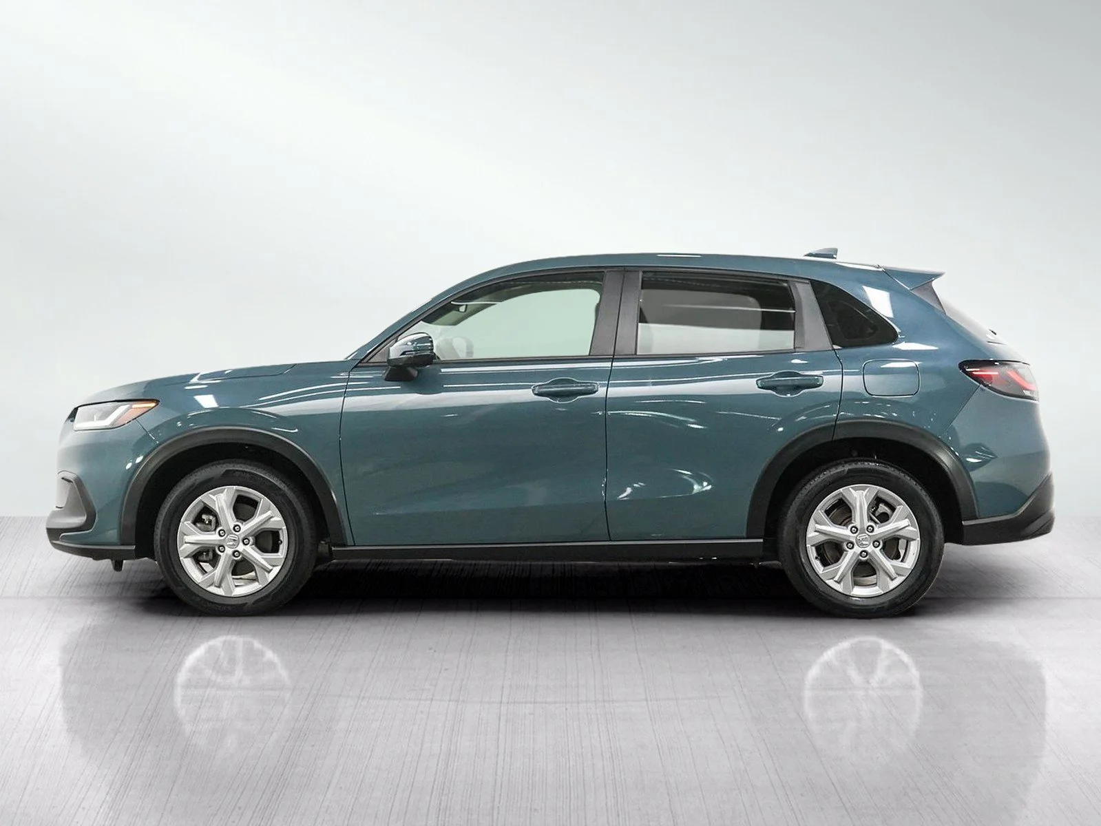 Used 2024 Honda HR-V LX with VIN 3CZRZ2H33RM706942 for sale in Wayzata, Minnesota