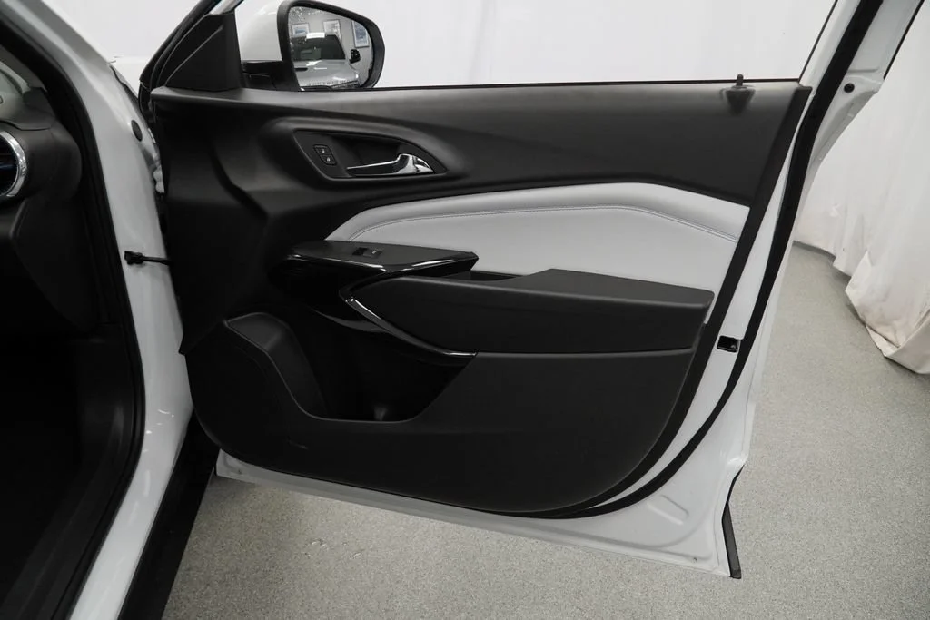 New 2026 Summit White Chevrolet LT image 26