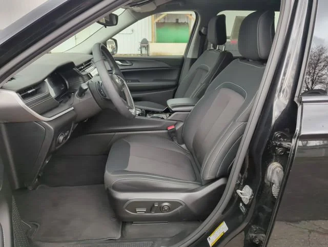 Used 2023 Black Jeep Laredo 4x4 image 17