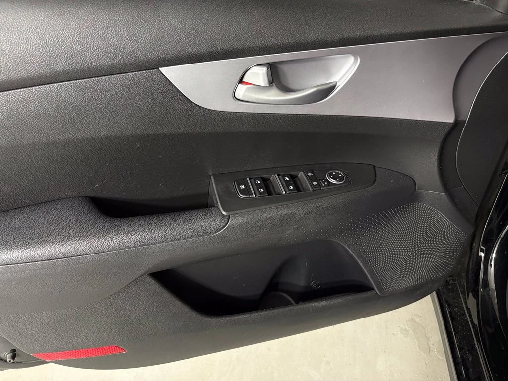 Used 2023 Black Kia LXS image 13