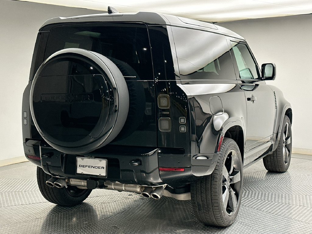 New 2026 Santorini Black Land Rover V8 image 3