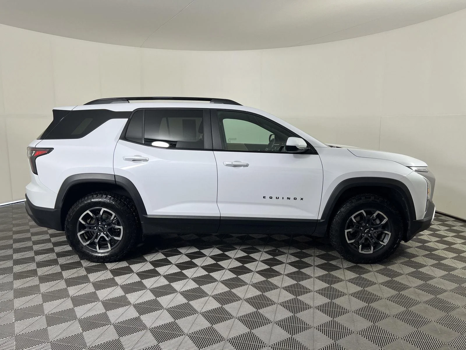 Used 2026 Polar White Tricoat Chevrolet AWD ACTIV image 24