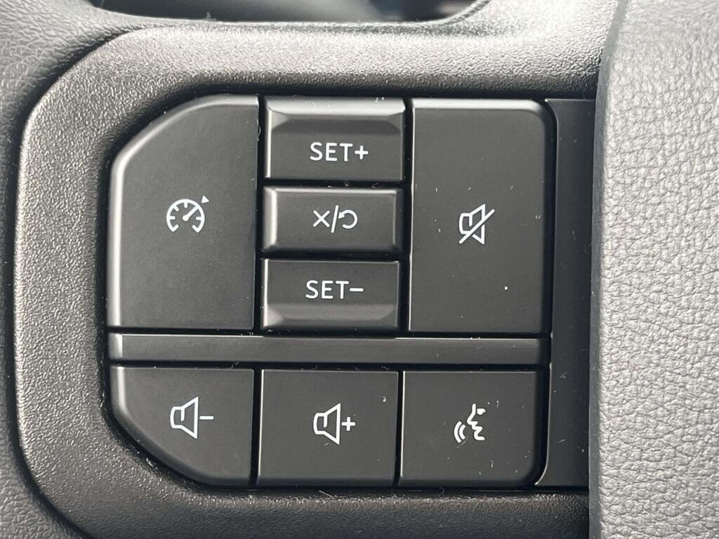 New 2026 Oxford White Ford XLT image 32