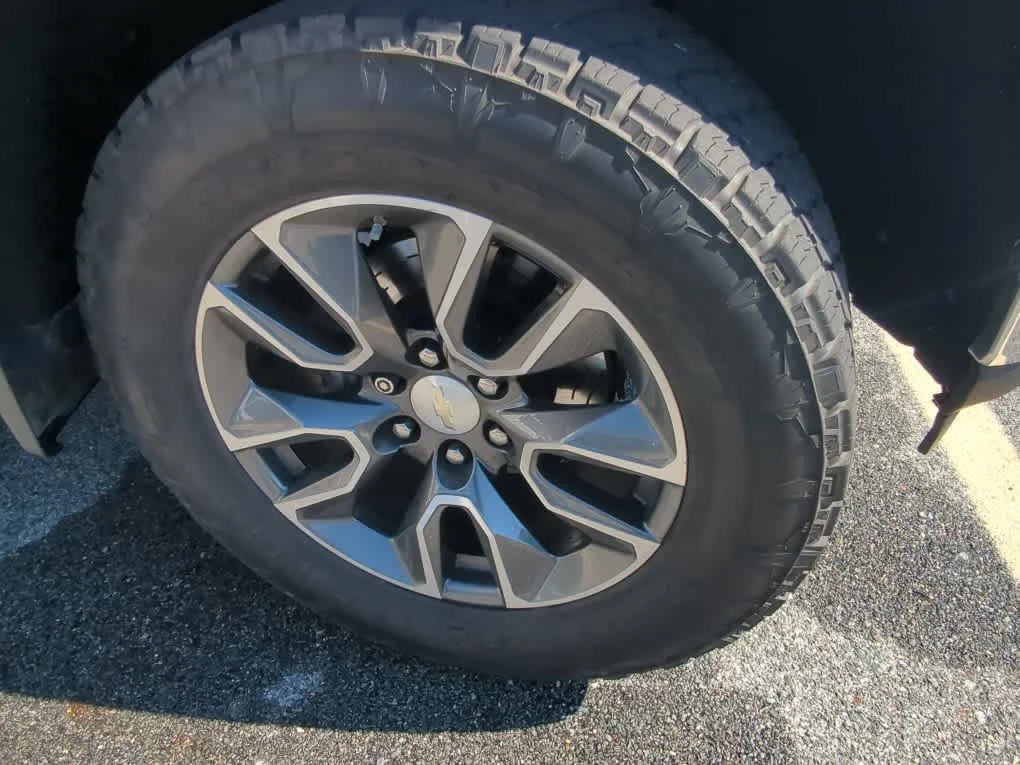 Used 2019 Black Chevrolet LT image 9