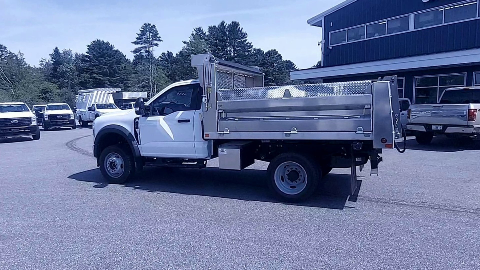 New 2026 Oxford White Ford F-450® XL image 18