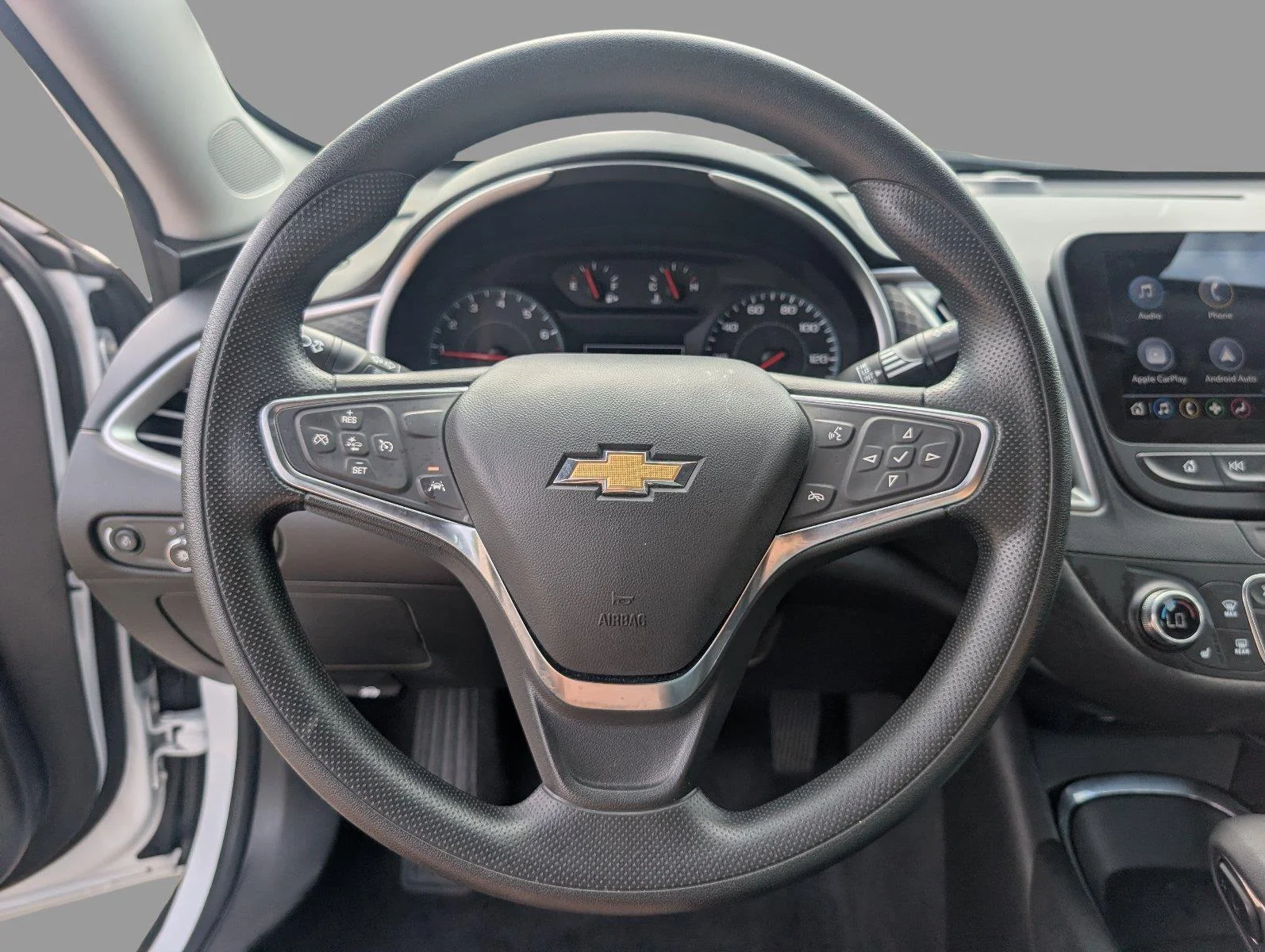 Used 2024 Summit White Chevrolet 1LT image 28