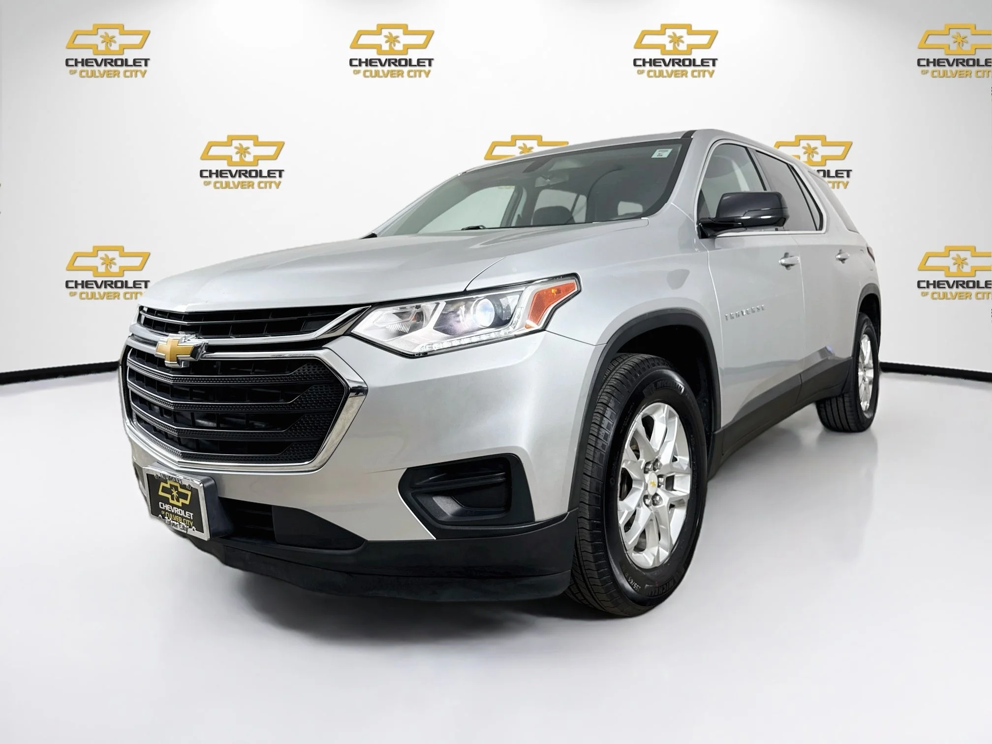 Used 2019 SILVER ICE METALLIC Chevrolet LS image 3