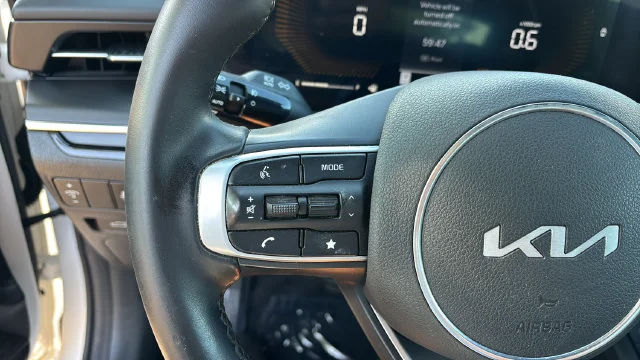 Used 2025 White Kia GT-Line image 22