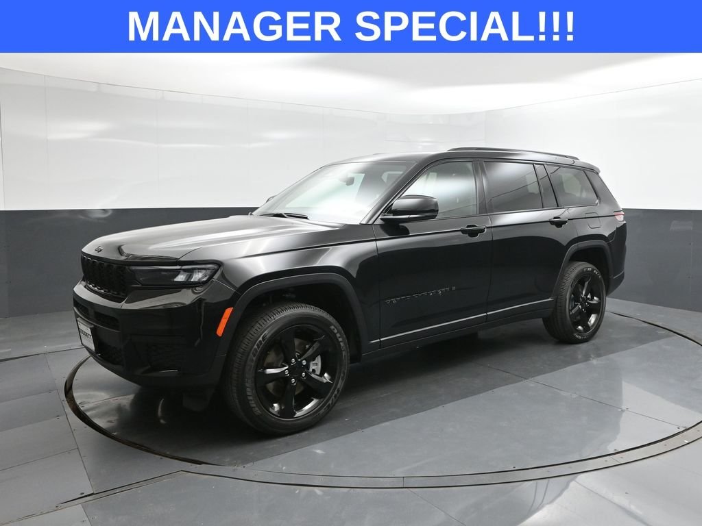 New 2025 Diamond Black Crystal Pearl-Coat Exterior Paint Jeep Altitude X image 1