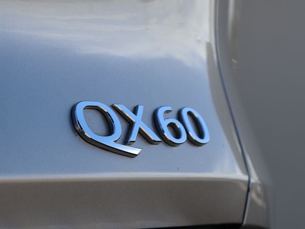 Certified Used 2023 Silver INFINITI LUXE image 37
