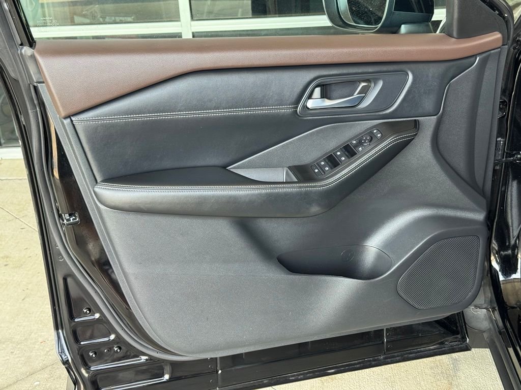 Used 2023 Black Nissan SV image 28