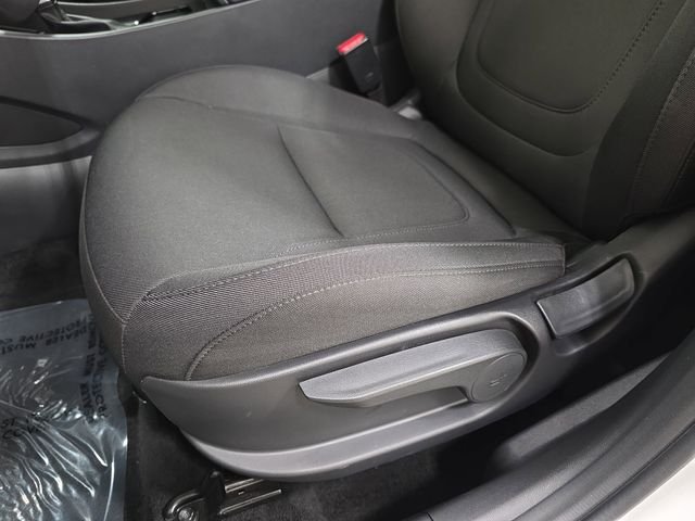 Used 2025 White Hyundai SE image 29