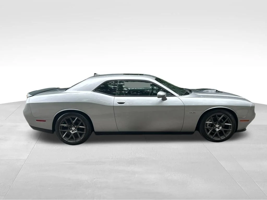 Used 2016 Silver Dodge R/T Shaker image 7