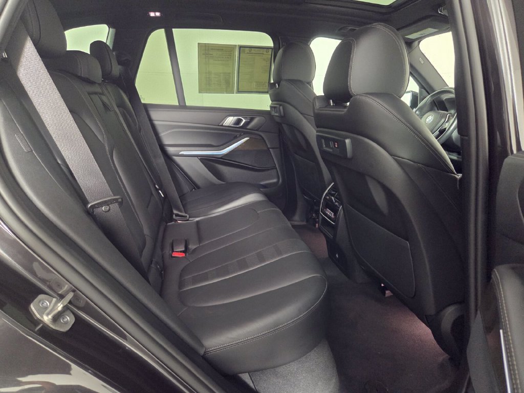 Certified Used 2022 Dark Graphite Metallic BMW xDrive45e image 30