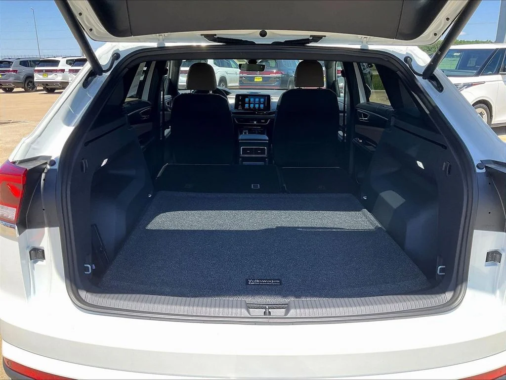 New 2026 White Volkswagen 2.0T SE w/Technology image 15