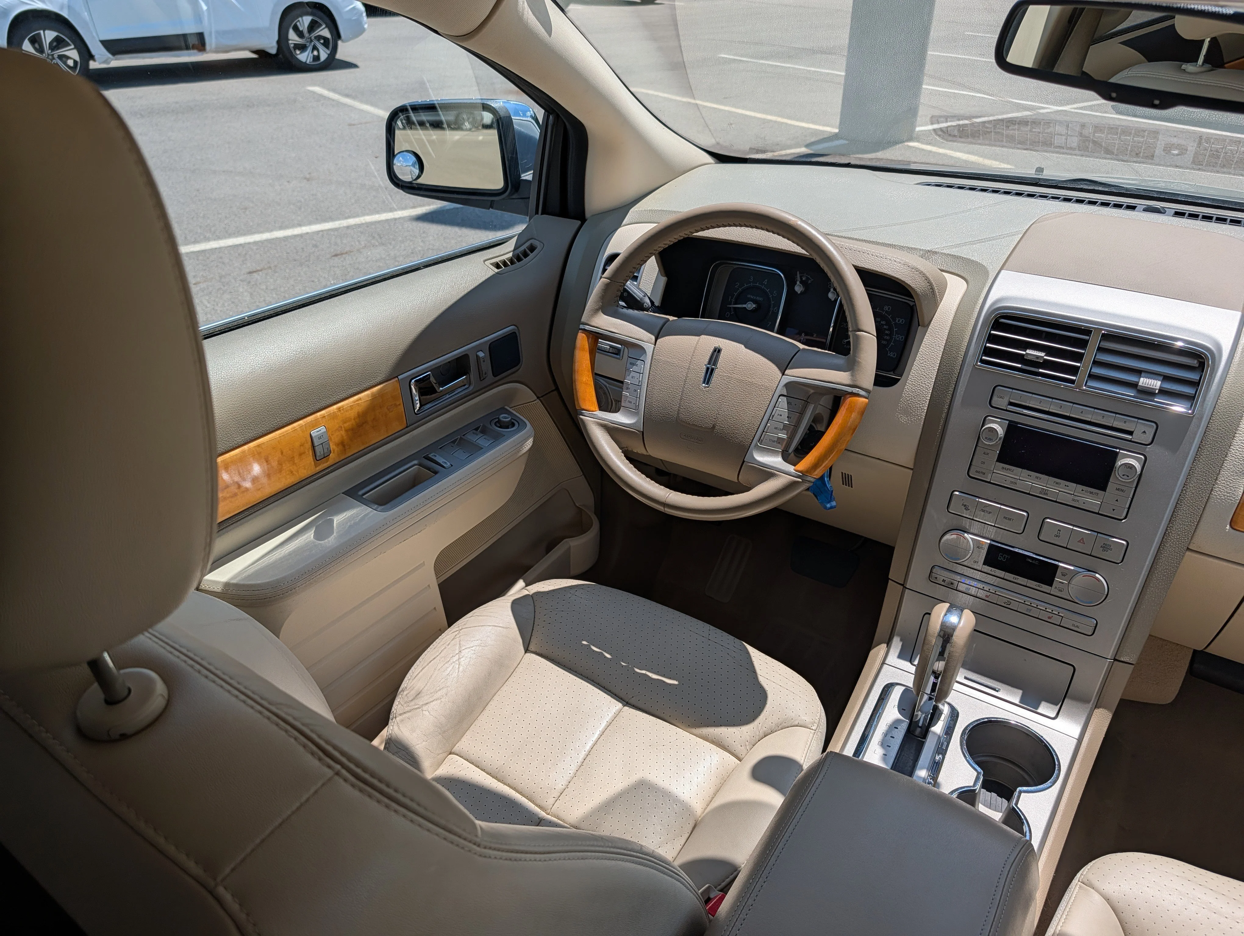 Used 2007 Pewter Metallic Lincoln  image 9