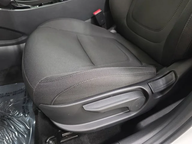 Used 2025 White Hyundai SE image 29