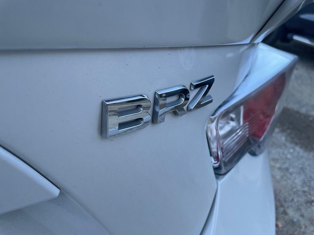 Used 2013 Satin White Pearl Subaru Limited image 7