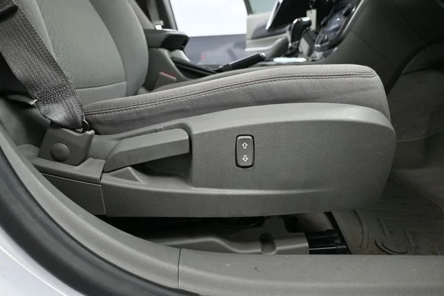 Used 2015 White Chevrolet LS image 37