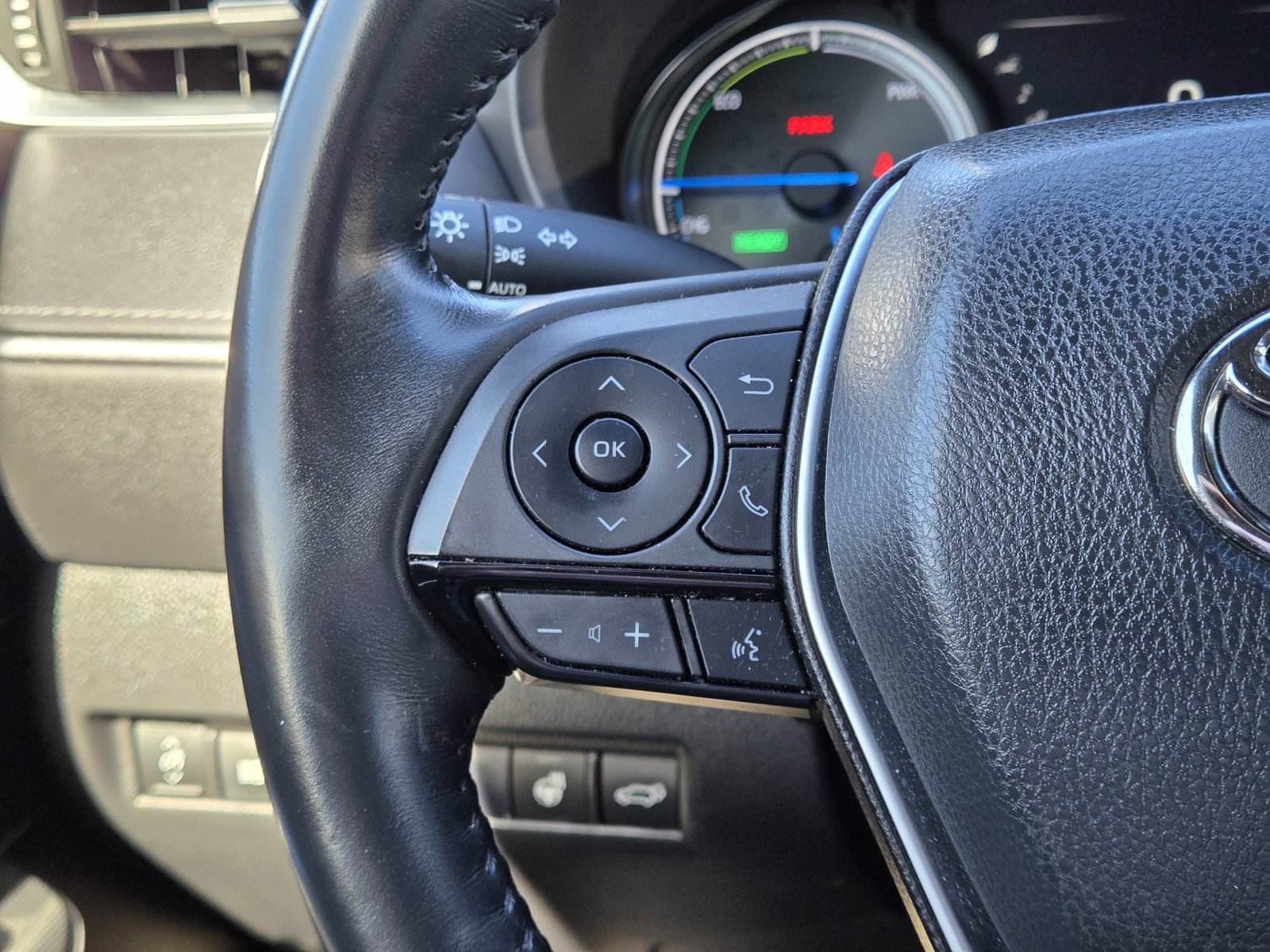 Used 2021  Toyota  image 25