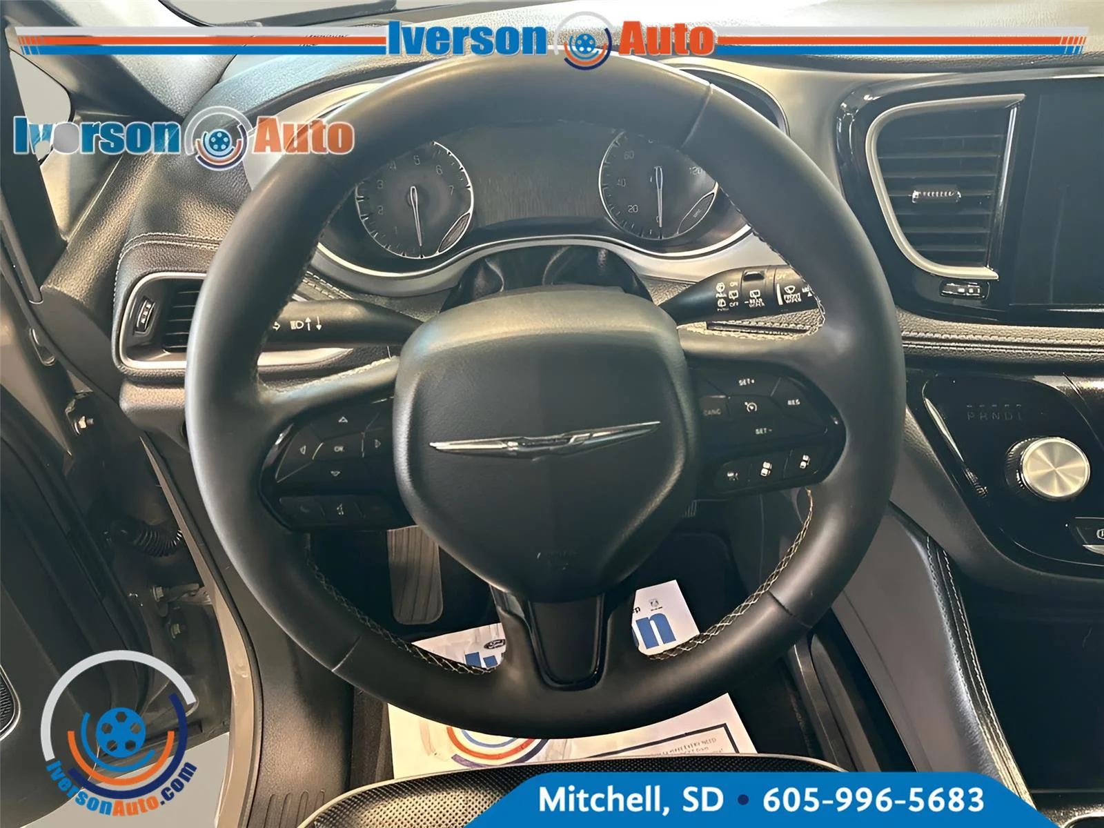 Used 2025 Ceramic Gray Clearcoat Chrysler Limited image 17