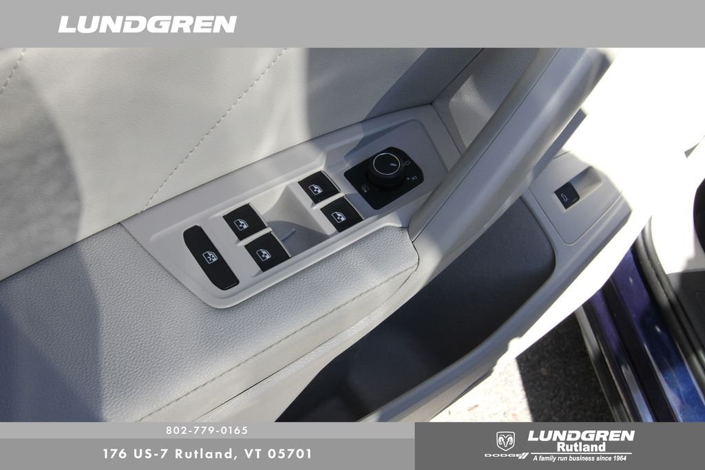 2022 Volkswagen Tiguan SE - Photo 13