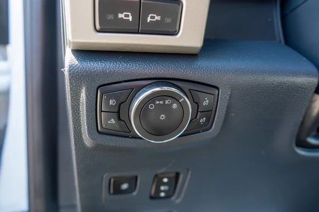 Used 2022 White Ford Lariat image 22