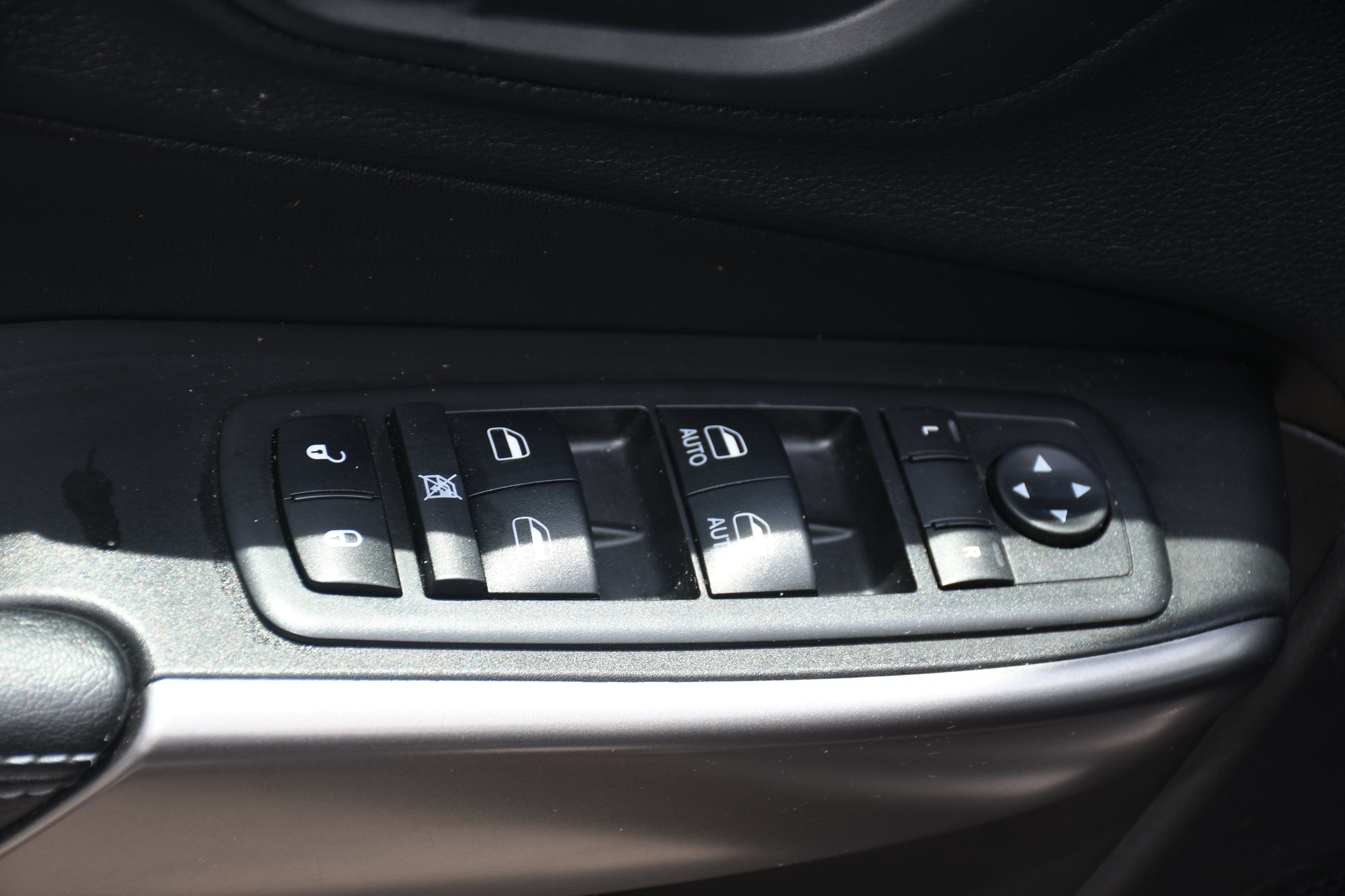 Used 2019 Black Jeep Latitude Plus image 10