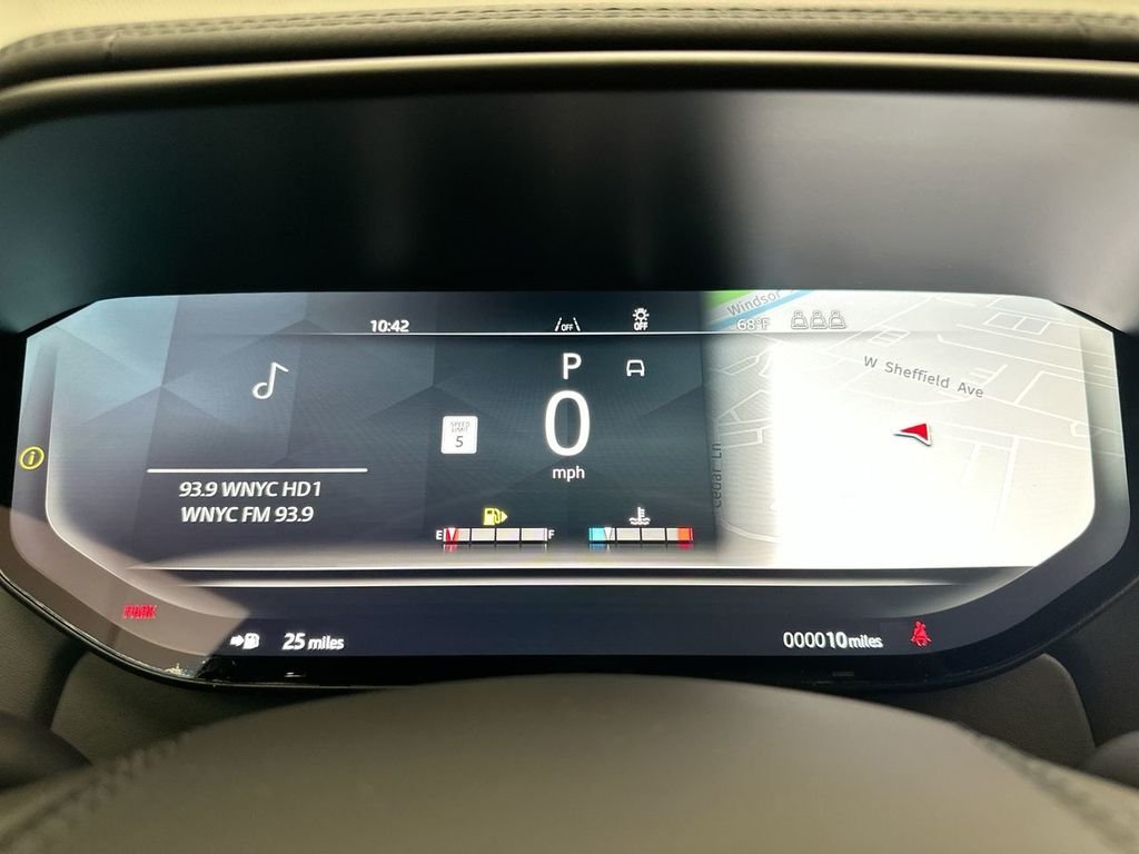 New 2026 Fuji White Land Rover SE image 15