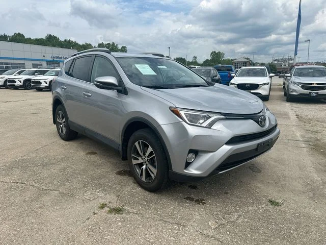 Used 2018 Silver Toyota XLE image 11