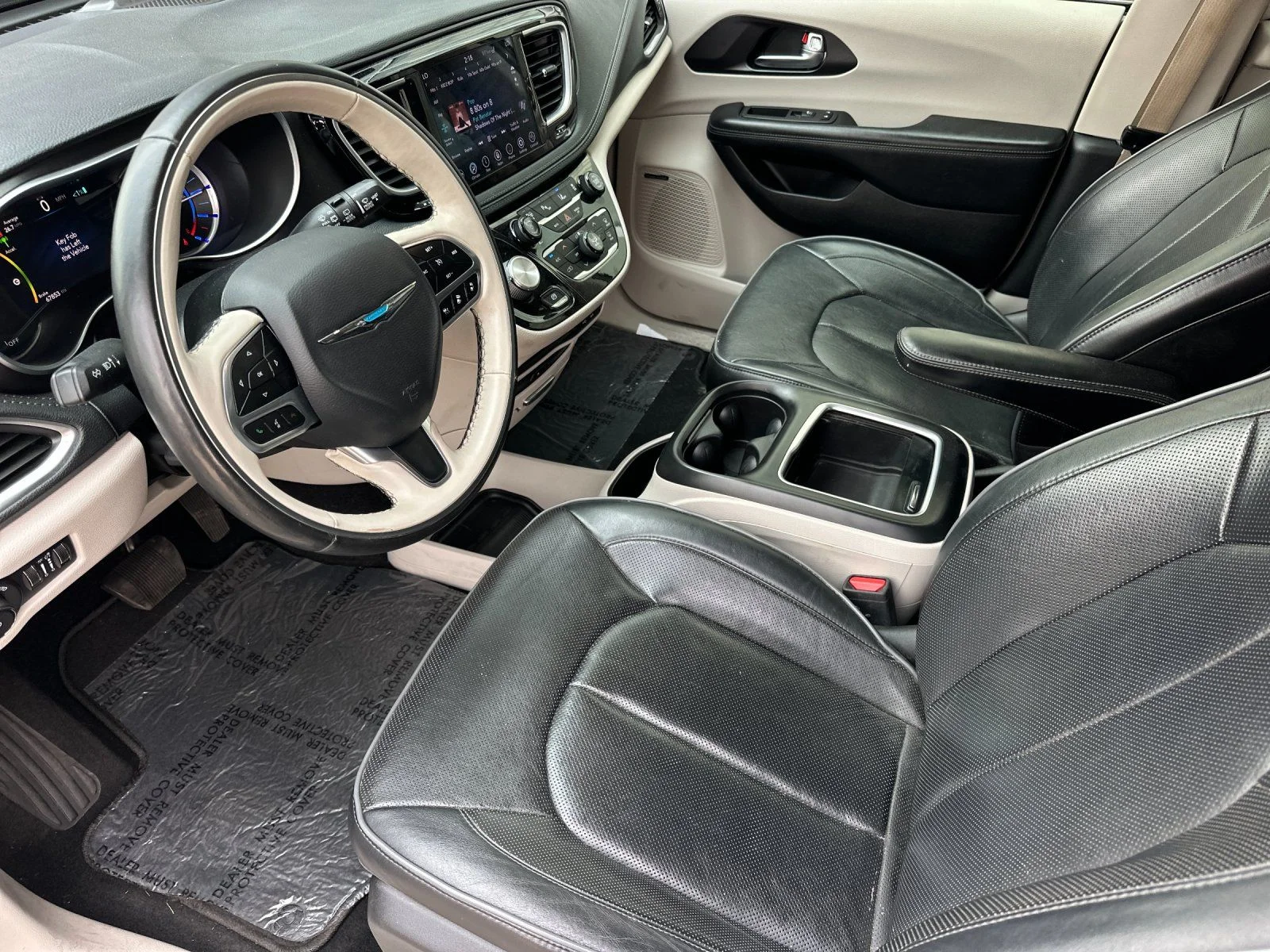 Used 2020 Ceramic Gray Clearcoat Chrysler Limited image 9