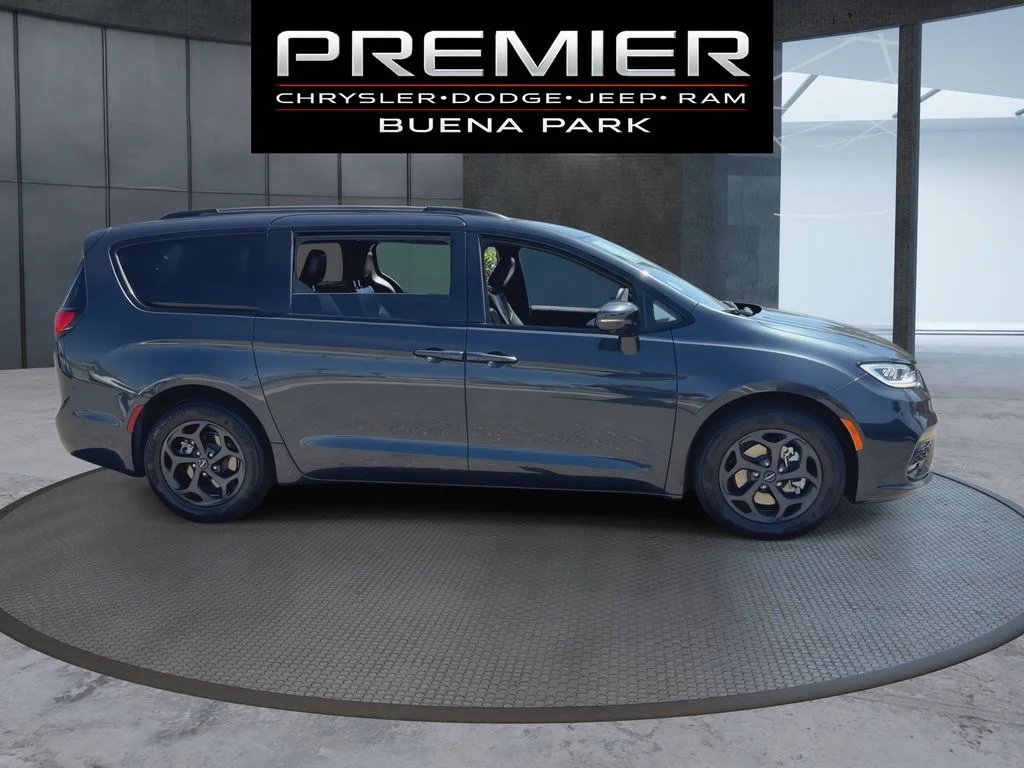 Used 2021 Gray Chrysler Limited image 9