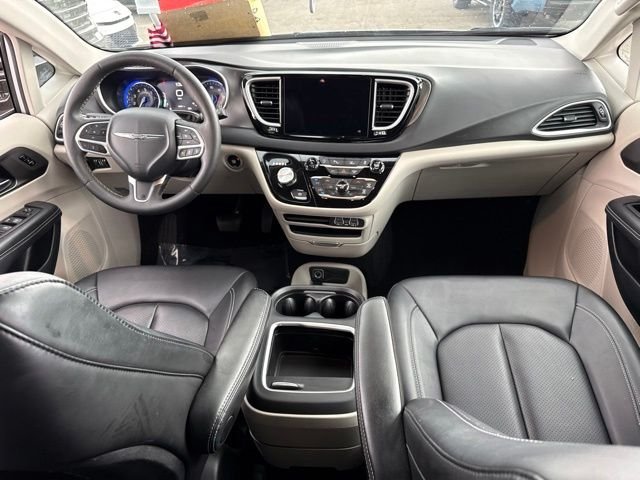 Used 2024 Silver Chrysler Touring L image 17
