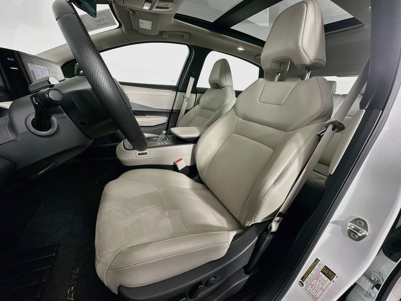 Used 2024 Everest White Pearl Tricoat/Black Diamond Pearl Nissan EMPOWER+ image 21