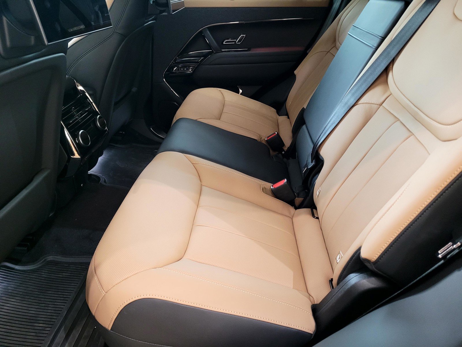 New 2026 British Racing Green Land Rover Autobiography image 12