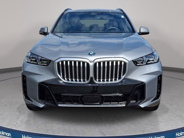 New 2026 Skyscraper Grey Metallic BMW xDrive50e image 2