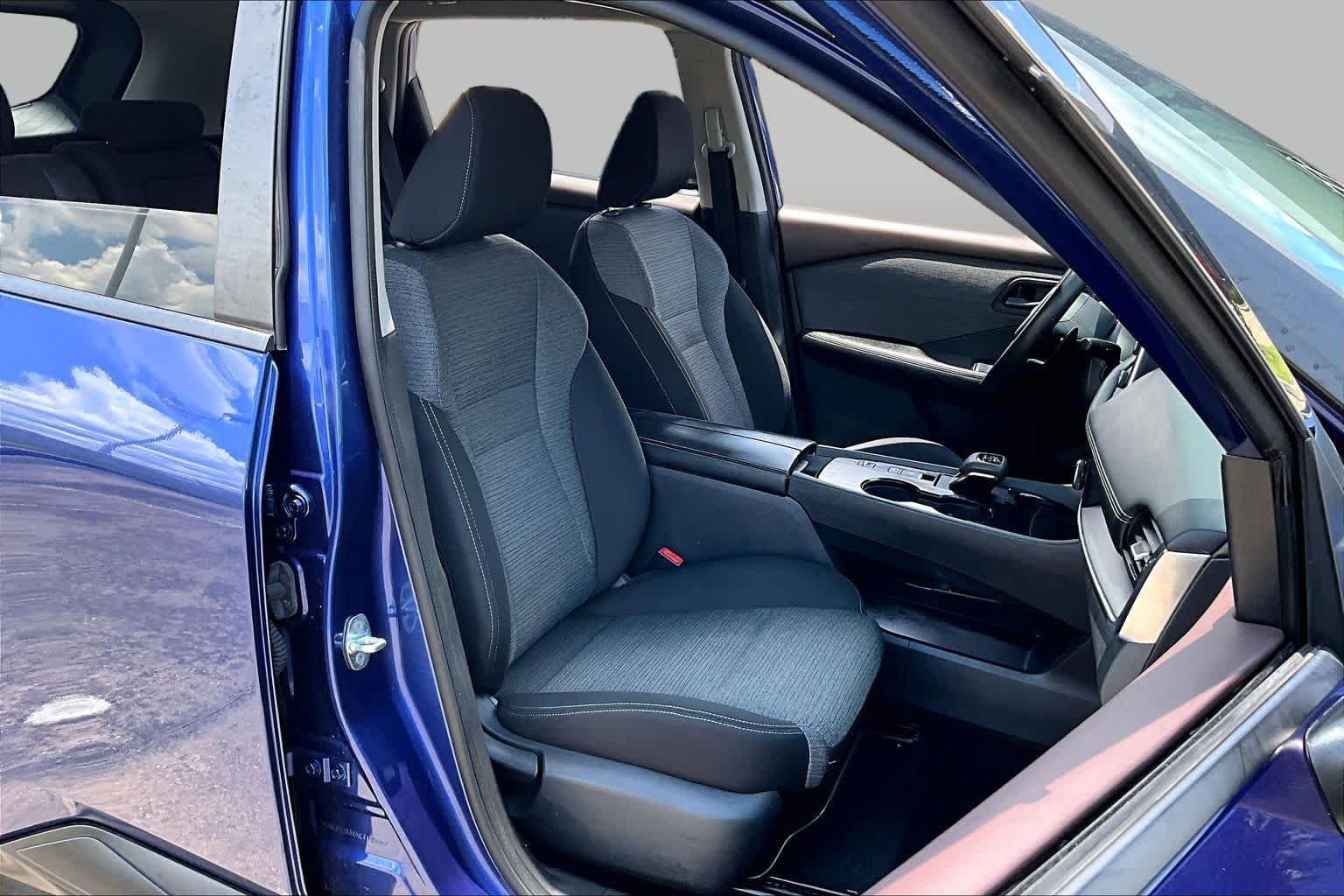 Used 2022 Caspian Blue Metallic Nissan S image 9