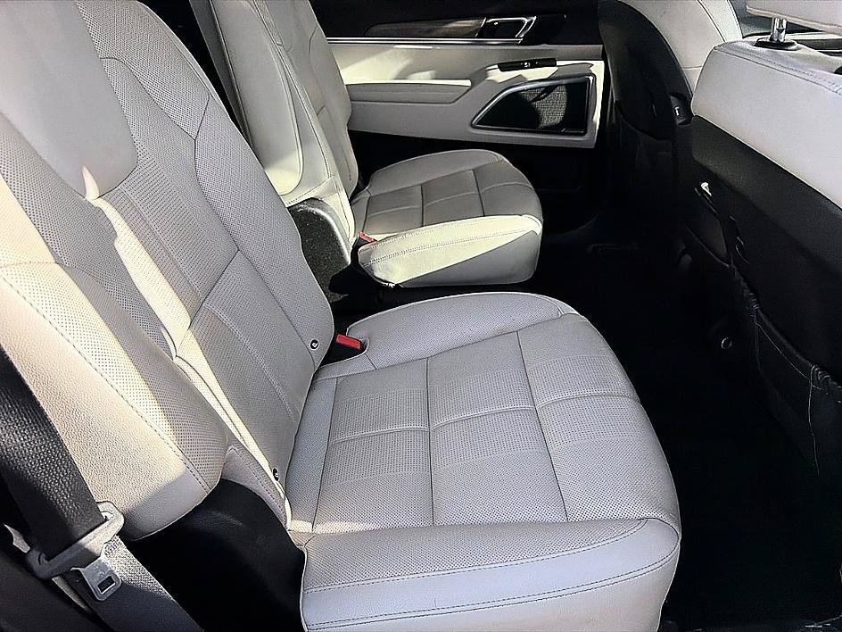 Used 2021 Glacial White Pearl Kia SX image 25