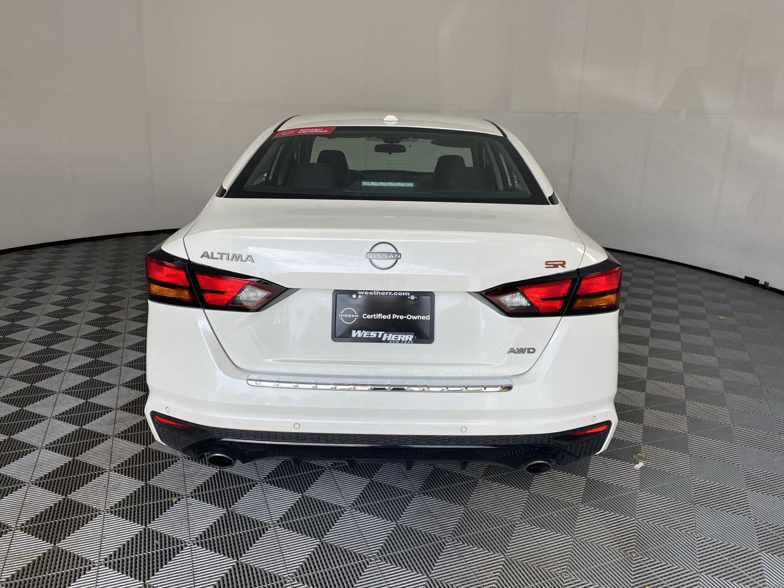 Used 2023 Pearl White Tricoat Nissan 2.5 SR image 6