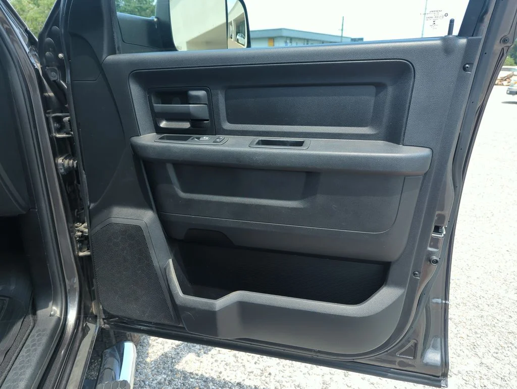 Used 2016 Gray Ram Tradesman image 31