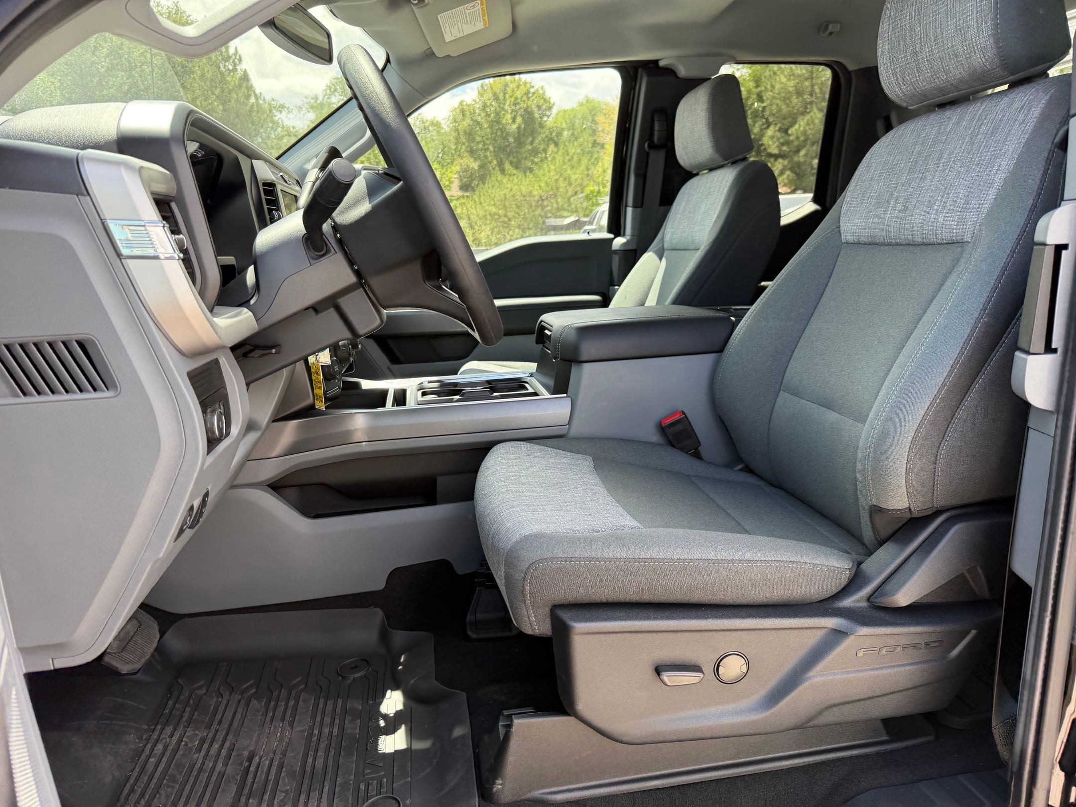 2025 Ford F-550 Super Duty Chassis Cab XLT - Photo 12