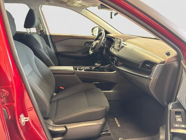Used 2023 Red Nissan S image 16