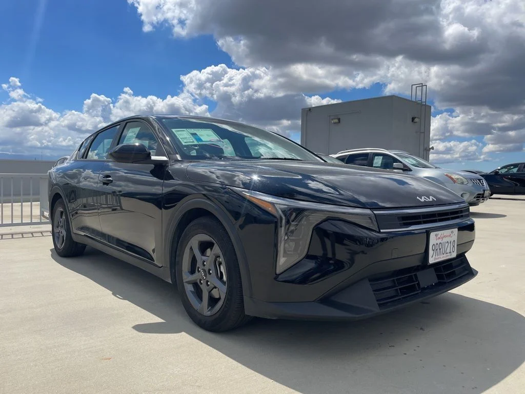 2025 Kia K4 LXS AT's photo